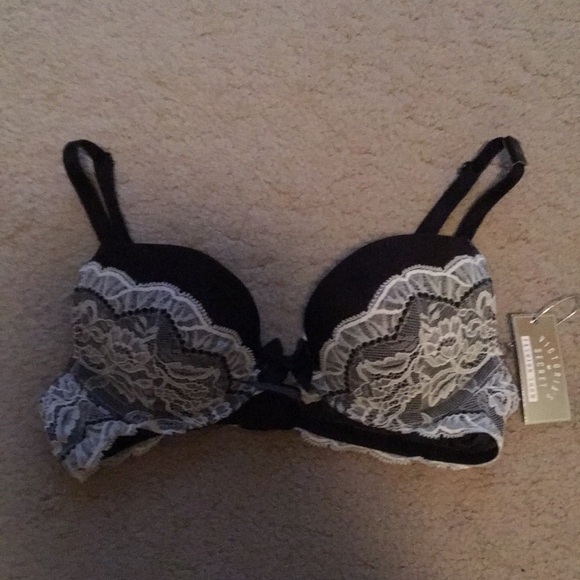 BNWT Victoria’s Secret Bra 32 A